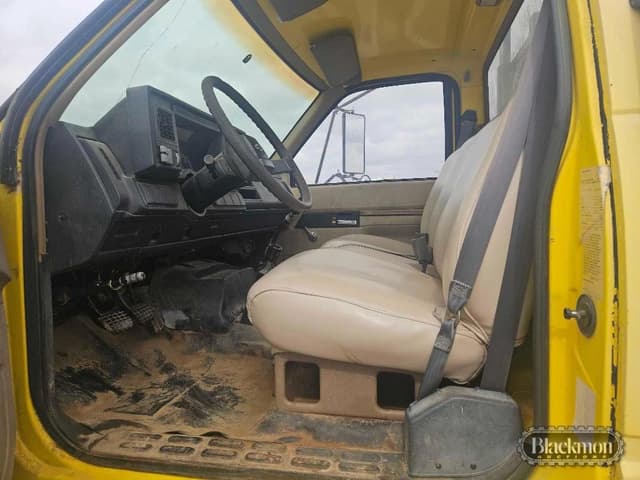 Image of Chevrolet C7500 equipment image 4