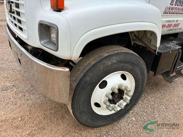 Image of Chevrolet C7500 equipment image 1