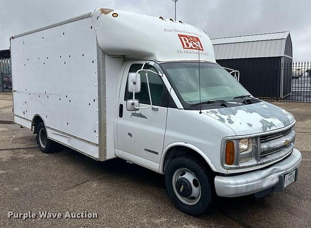 Image of Chevrolet Express G3500 equipment image 2