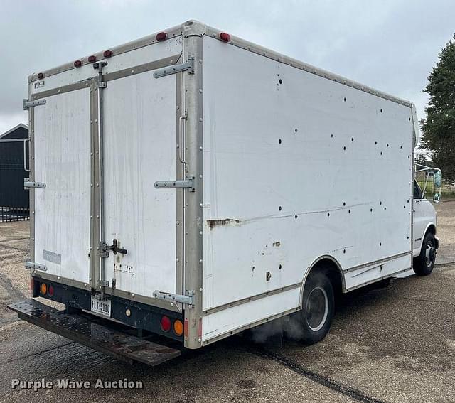 Image of Chevrolet Express G3500 equipment image 4