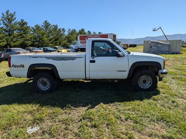 Image of Chevrolet 2500 equipment image 3