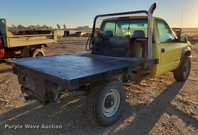 Image of Chevrolet 3500 equipment image 4