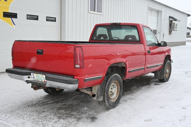 Image of Chevrolet 3500 equipment image 2