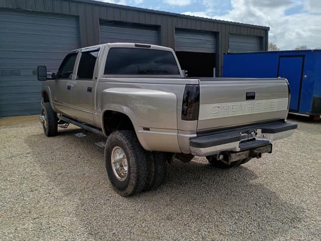 Image of Chevrolet 3500 equipment image 4