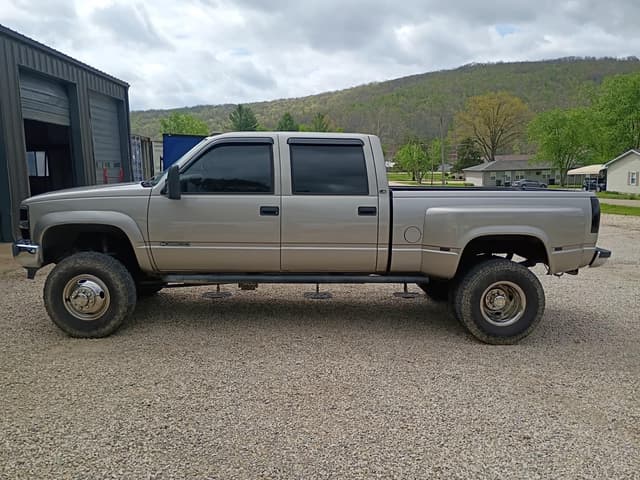 Image of Chevrolet 3500 equipment image 2