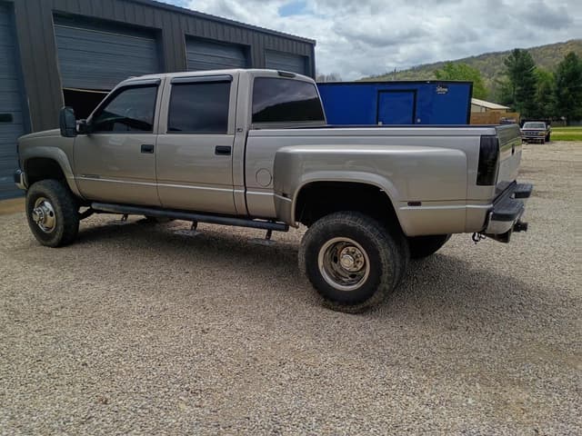 Image of Chevrolet 3500 equipment image 3