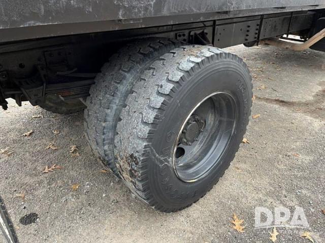 Image of Chevrolet C7500 equipment image 4