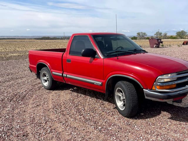 Image of Chevrolet S-10 equipment image 2