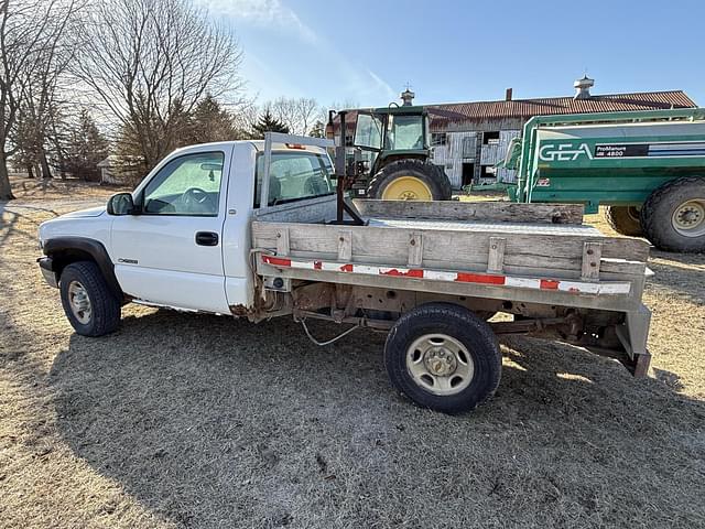 Image of Chevrolet 1500 equipment image 2