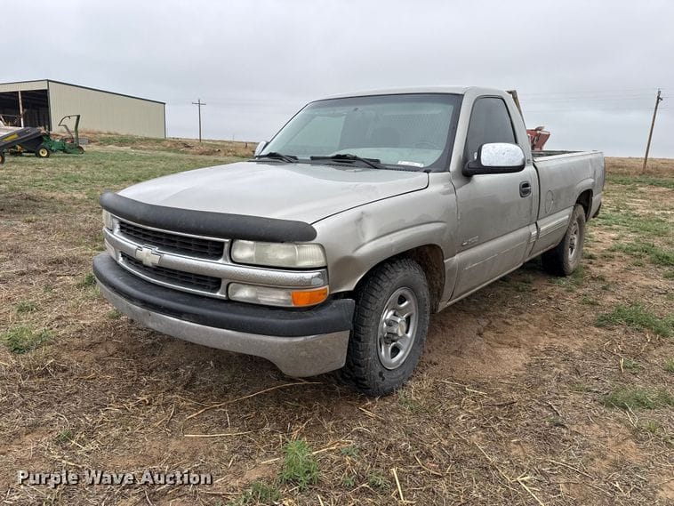 2000 Chevrolet Silverado Equipment Image0