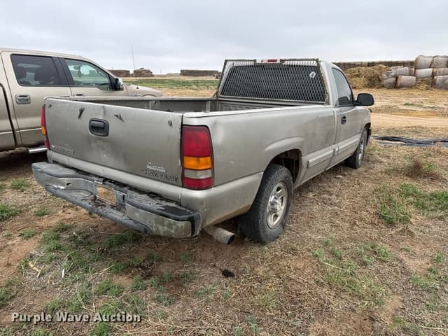 Image of Chevrolet Silverado equipment image 4