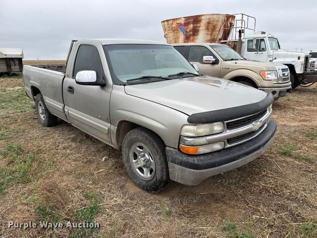 Image of Chevrolet Silverado equipment image 2