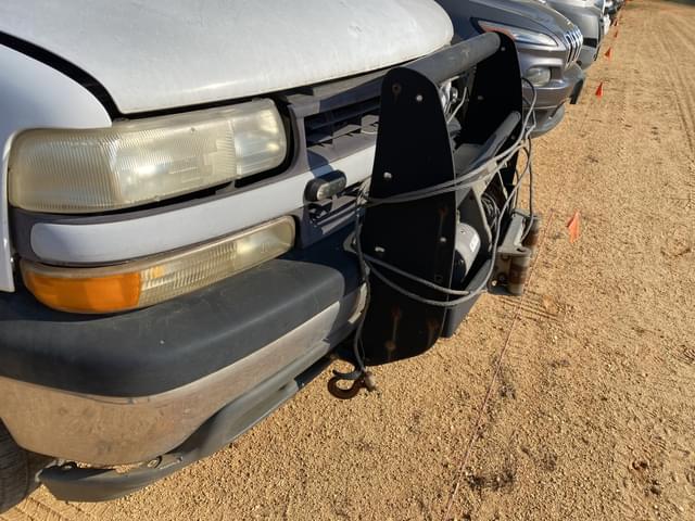 Image of Chevrolet 1500 equipment image 4