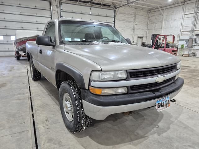 Image of Chevrolet 2500 equipment image 1