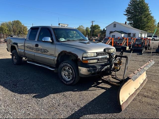 Image of Chevrolet 2500 equipment image 2