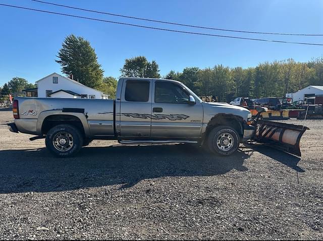Image of Chevrolet 2500 equipment image 3