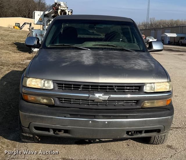 Image of Chevrolet 2500 equipment image 1