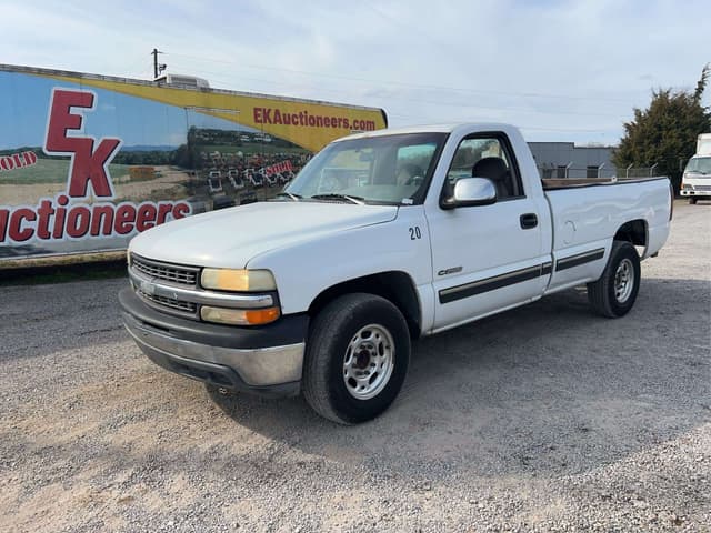 Image of Chevrolet 2500 equipment image 3