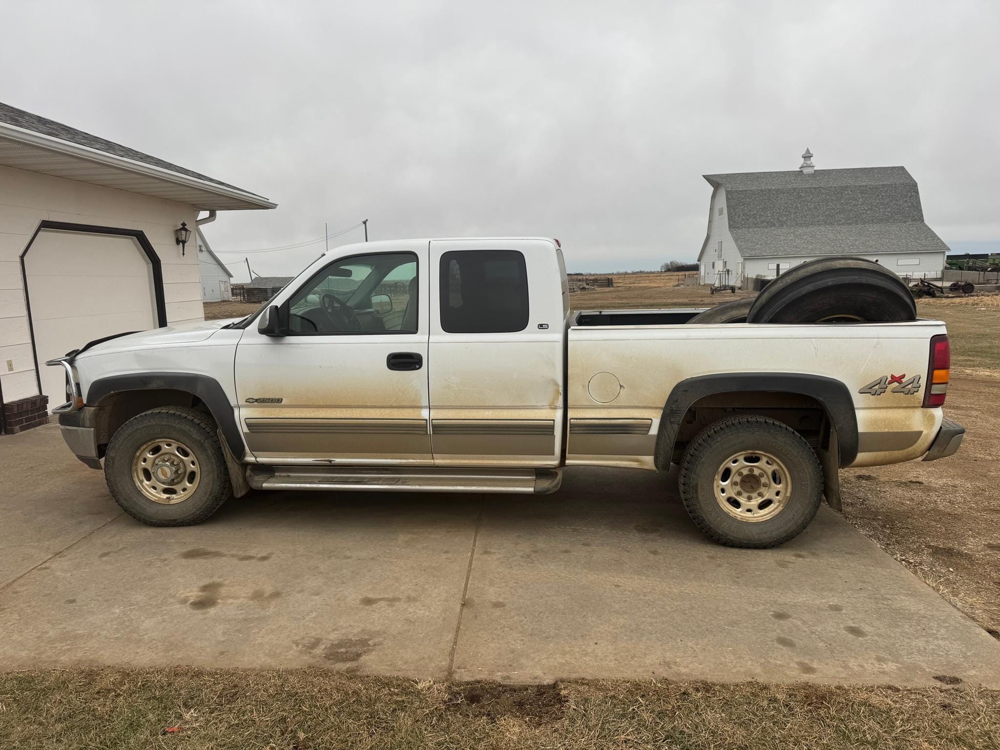 2000 Chevrolet 2500 Equipment Image0