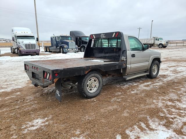 Image of Chevrolet 2500 equipment image 2