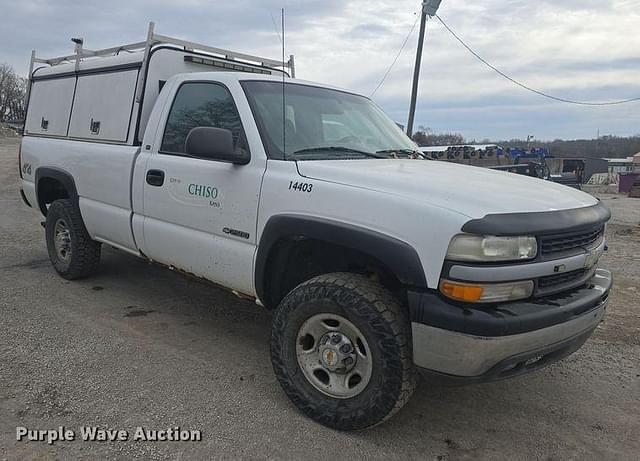 Image of Chevrolet 2500 equipment image 2