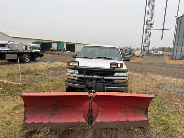 Image of Chevrolet 2500 equipment image 1