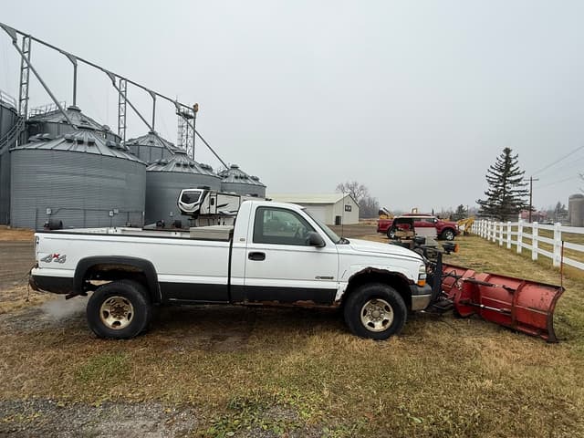 Image of Chevrolet 2500 equipment image 3