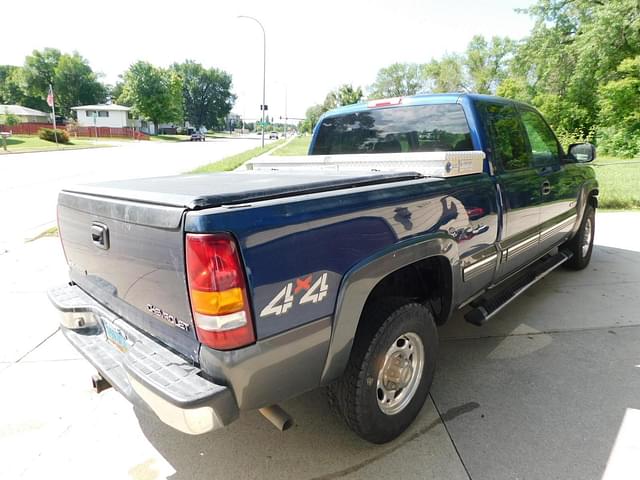 Image of Chevrolet 2500HD equipment image 3