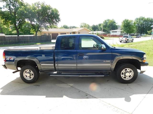 Image of Chevrolet 2500HD equipment image 2