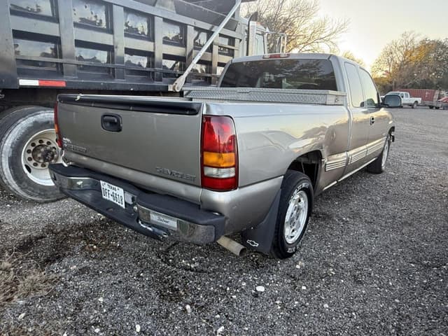 Image of Chevrolet Silverado equipment image 2