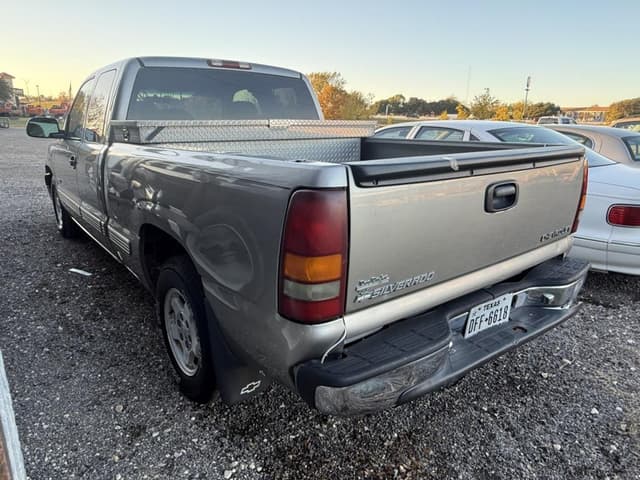 Image of Chevrolet Silverado equipment image 3