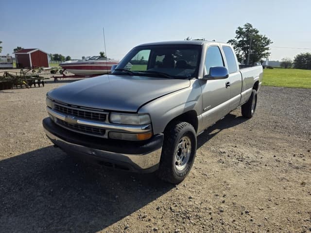 Image of Chevrolet 2500 equipment image 2