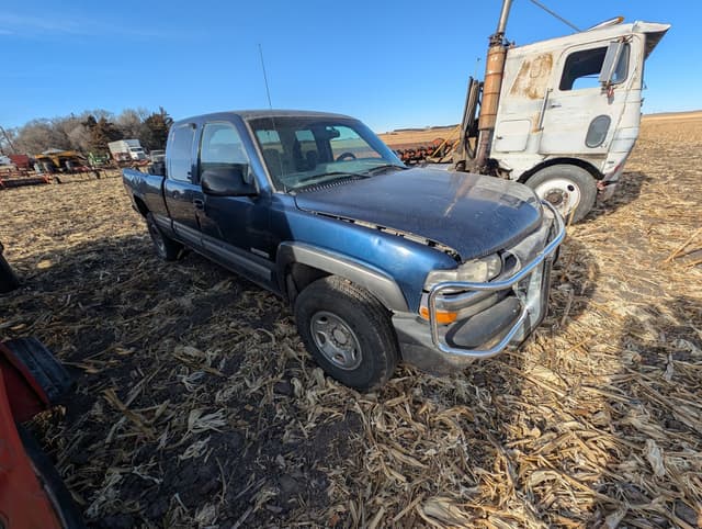 Image of Chevrolet 2500 equipment image 2