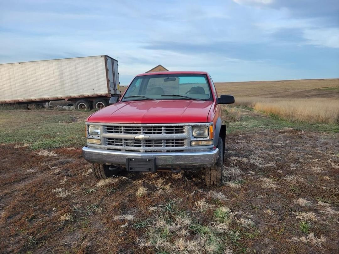 Image of Chevrolet 2500 Image 1