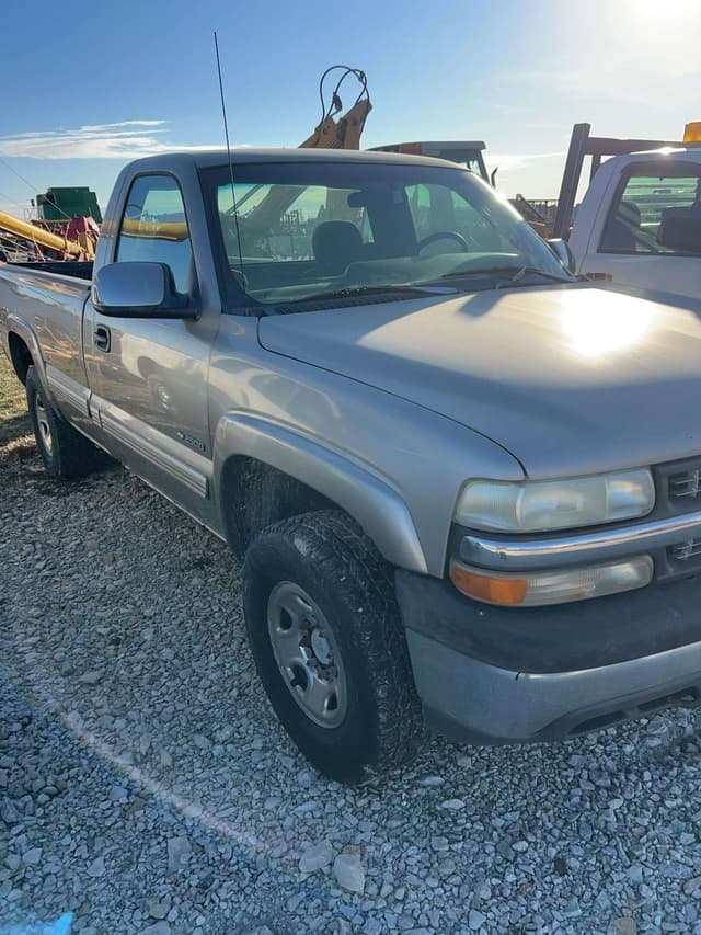 Image of Chevrolet 2500 equipment image 2