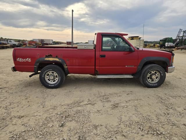 Image of Chevrolet 3500 equipment image 2