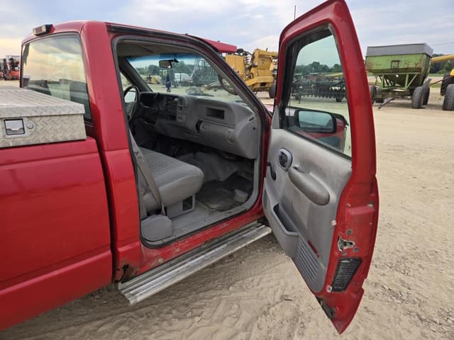 Image of Chevrolet 3500 equipment image 4