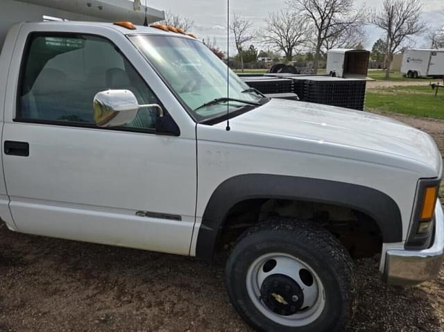 Image of Chevrolet 3500 equipment image 3