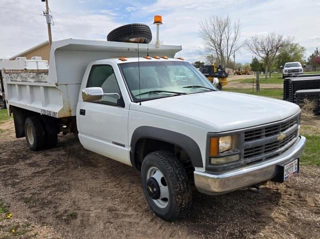 Image of Chevrolet 3500 equipment image 2