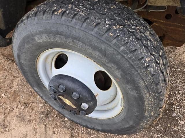 Image of Chevrolet 3500 equipment image 4