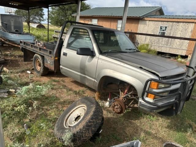 Image of Chevrolet 3500 equipment image 2