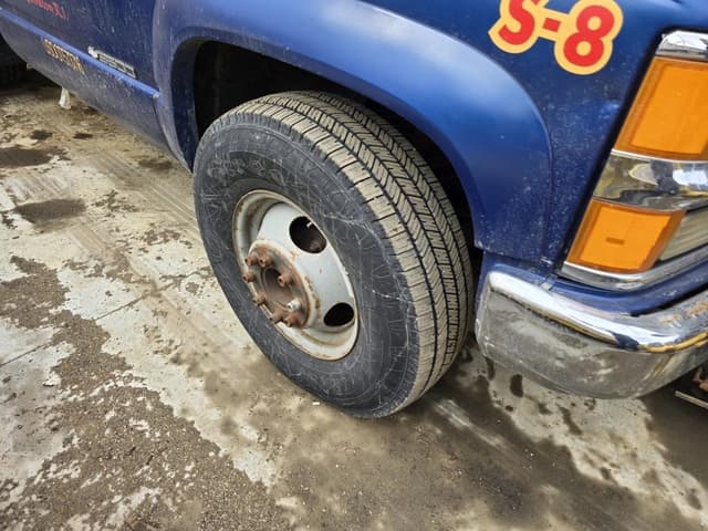 Image of Chevrolet 3500 equipment image 4