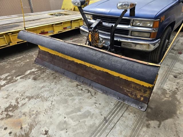 Image of Chevrolet 3500 equipment image 1