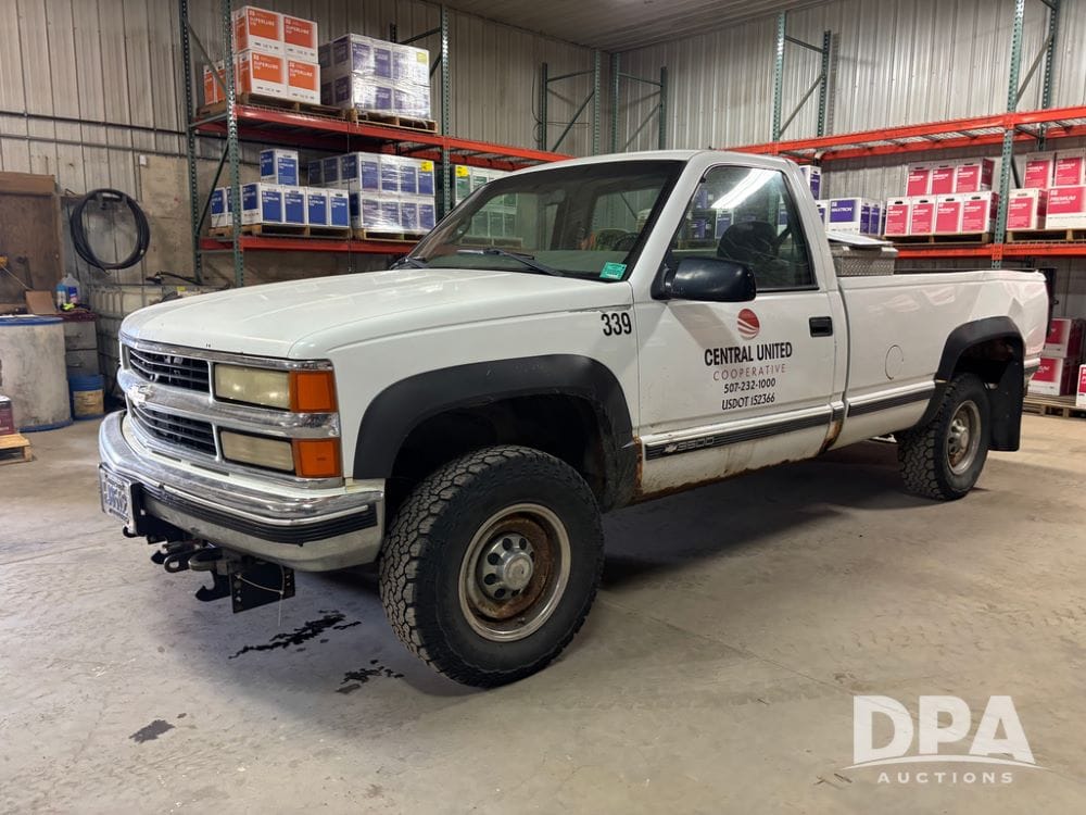 2000 Chevrolet 3500 Equipment Image0