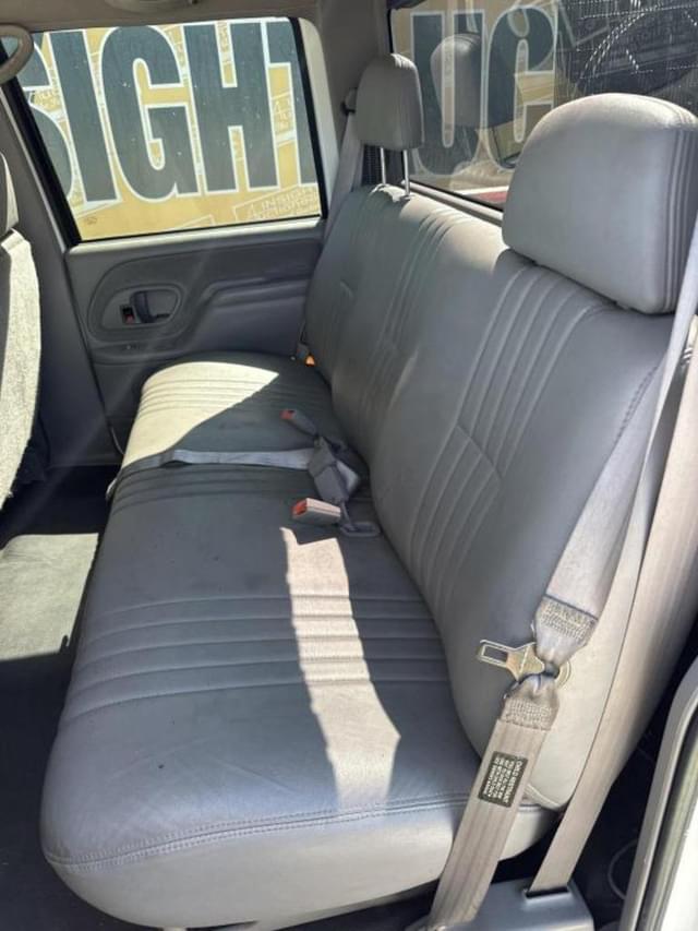Image of Chevrolet 3500 equipment image 4