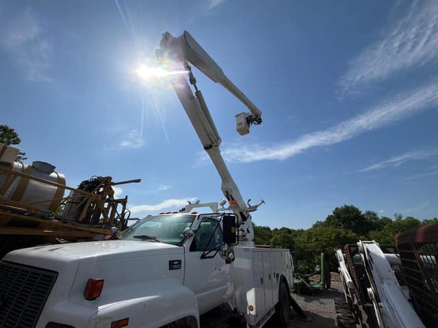 Image of Chevrolet 7500 equipment image 2