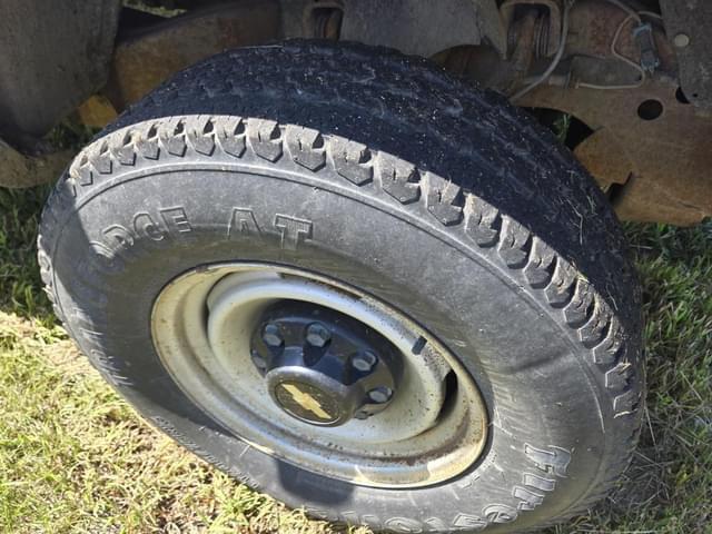 Image of Chevrolet C2500 equipment image 3
