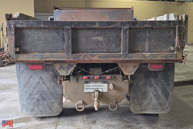 Image of Chevrolet 3500HD equipment image 2