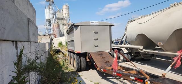 Image of Cornhusker 800R-112099-537 equipment image 2