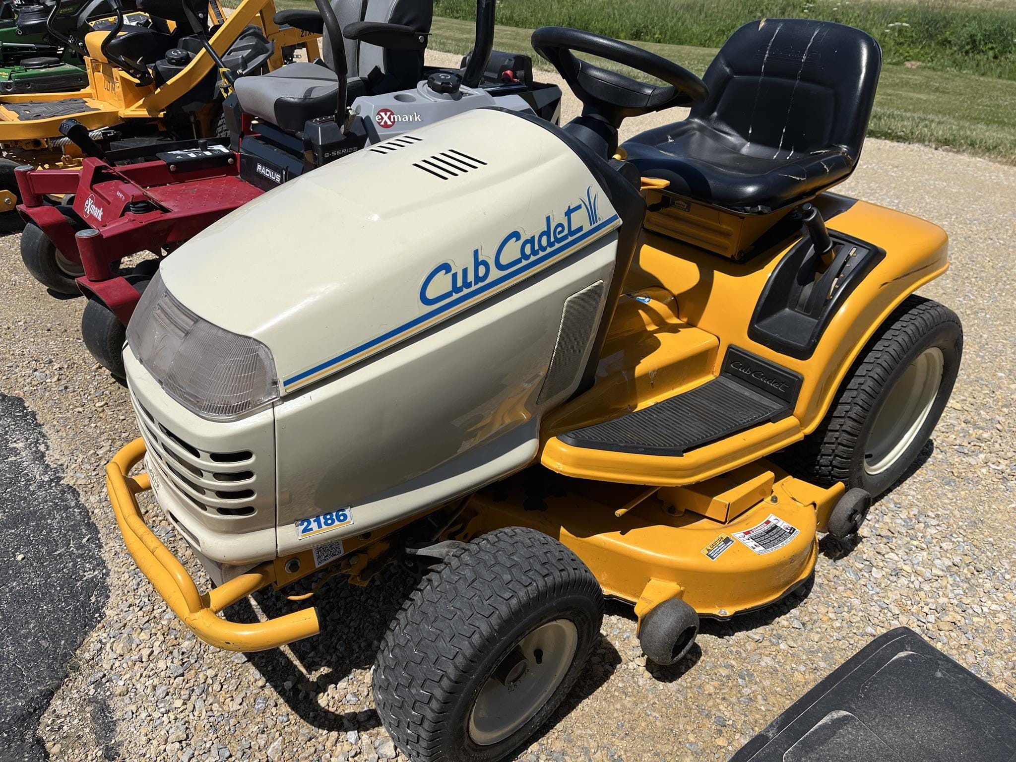 2000 Cub Cadet 2186 Equipment Image0